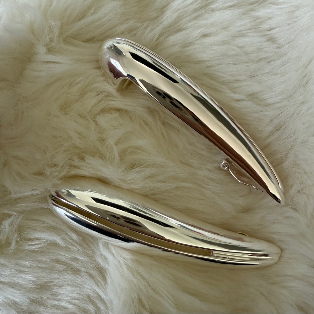 Tory Burch
Elongated Wave clip-on earrings - Picture 5 of 6